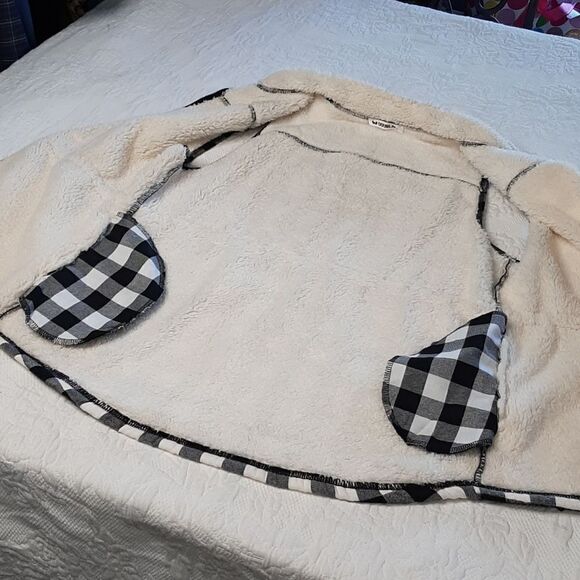 Doublju Black and White Cozy Vest with Pockets and Drawstring Waist - Picture 9 of 12